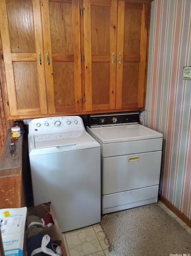 28 43rd St, Islip Manor NY  11751-1306 exterior