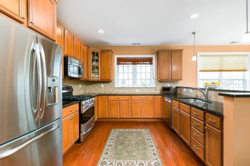 335 Regency Dr, Fishkill NY  12524-4937 exterior