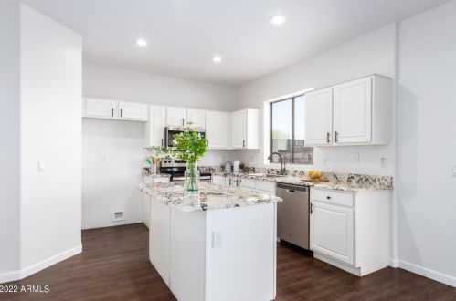 1342 Dunbar Dr, Phoenix AZ 85041-6151 exterior