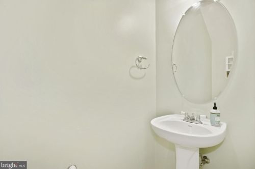 19179 Winmeade Dr, Leesburg VA  20176-6514 exterior