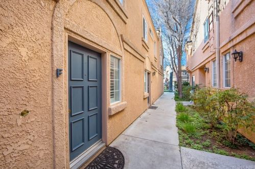 25224 Steinbeck Ave, Santa Clarita, CA 91381-1207