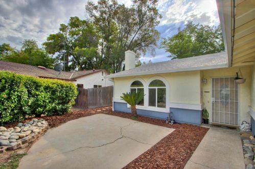 7825 Smoley Way, Citrus Heights, CA 95610-2611