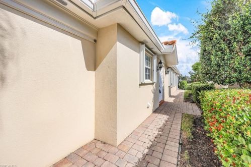 5838 Drummond Way, Naples FL  34119-9512 exterior