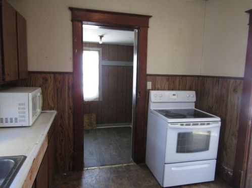 918 4th St, Montevideo MN 56265-1027 exterior