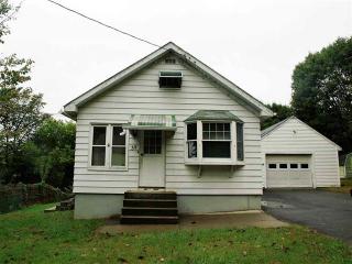 39 Douglas St, North Greenbush NY  12198-7530 exterior