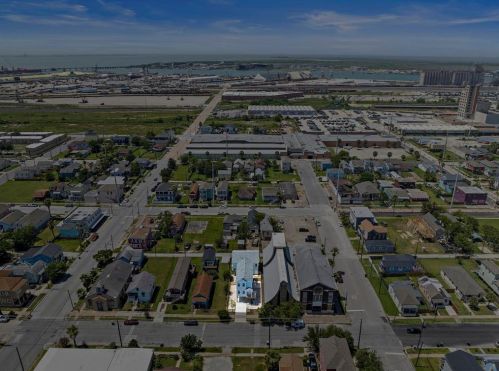 3610 Sealy St, Galveston TX 77550-4029 exterior