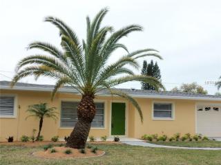 3008 Goodwater St, Sarasota, FL 34231-7128