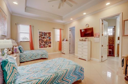 160 Saratoga Ave, Fort Pierce FL  34953-5974 exterior