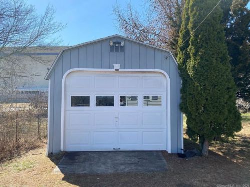35 Lewiston Ct, Groton, CT 06340-4707