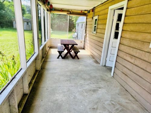 43 Van Wyck Dr, Poughkeepsie NY  12601-1518 exterior