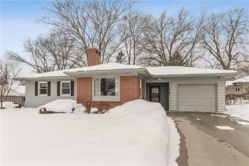 1329 Roosevelt Ave, Ames, IA 50010-5257