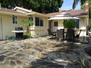 205 Kenneth Rd, Glendale, CA 91202-1438