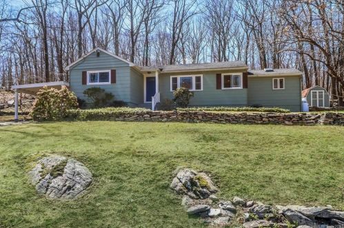 33 Caudatowa Dr, Ridgefield, CT 06877-2308