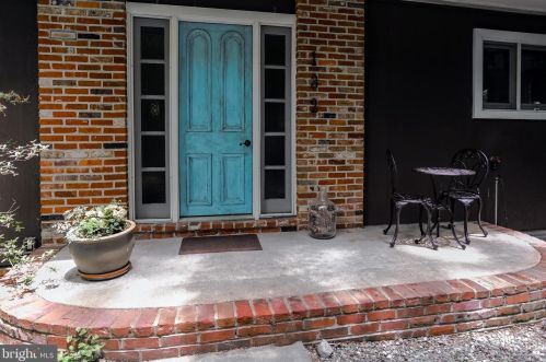 132 Ivywood Ln, Wayne, PA 19087-2827