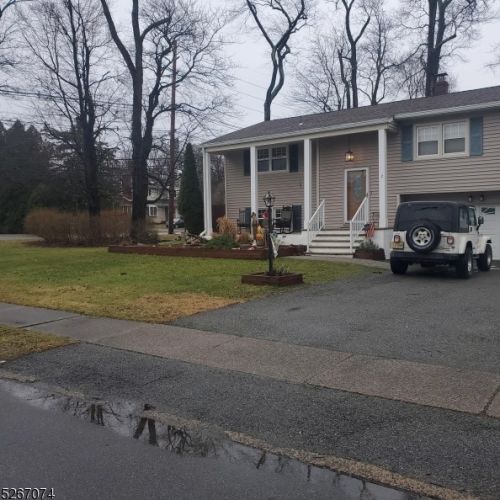 2 Bog And Vly Ln, Lincoln Park, NJ 07035-1301
