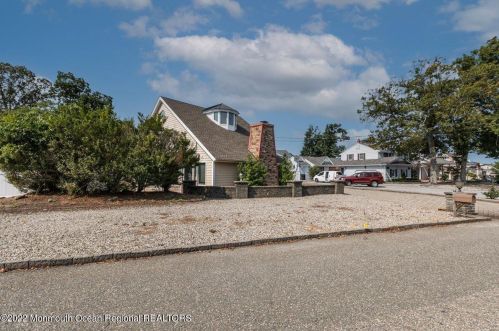 66 Driftwood Dr, Bricktown NJ  08723-5806 exterior