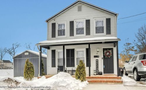 17 Clinton St, East Freehold, NJ 07728-2115