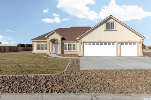 6119 Court St, Pasco, WA 99301-2002