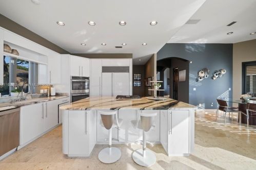 4828 Peninsula Dr, Daytona Beach FL 32127-7203 exterior