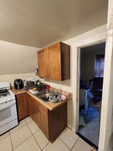 120 Herkimer St, Bridgeport CT 06604-1937 exterior