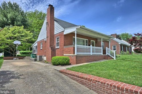 38 39th St, Camp Hill, PA 17011-4201