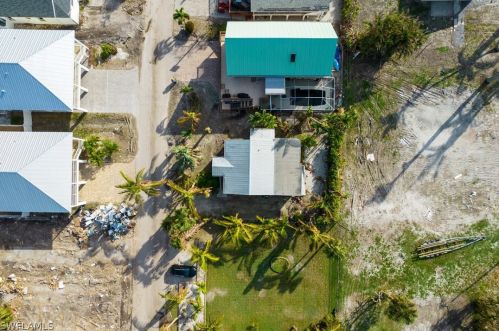 251 Pearl St, Fort Myers Beach, FL 33931-3238