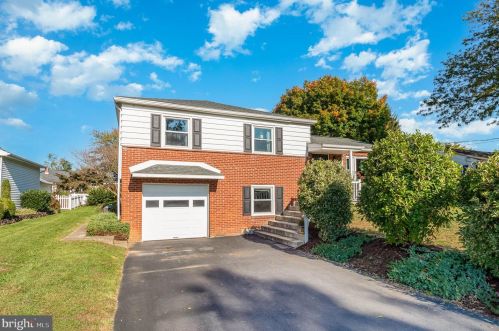 13 Scarsdale Dr, Camp Hill, PA 17011-7933
