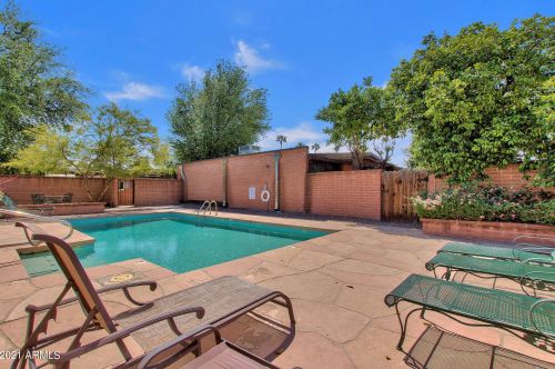 3002 32nd St, Phoenix AZ  85018-6869 exterior