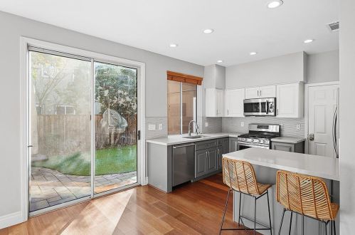 113 Estrada Dr, Mountain View CA  94043-5266 exterior