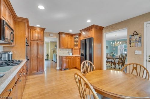 121 Southern Blvd, Chatham Township NJ 07928-1323 exterior