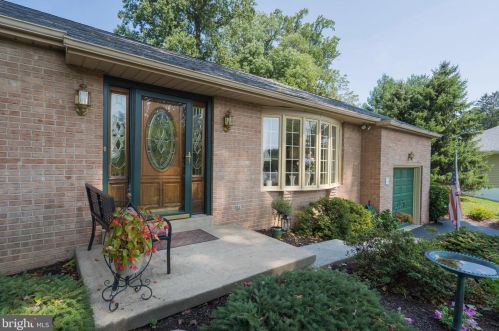 104 Columbus Ave, Newtown Square, PA 19073-2220