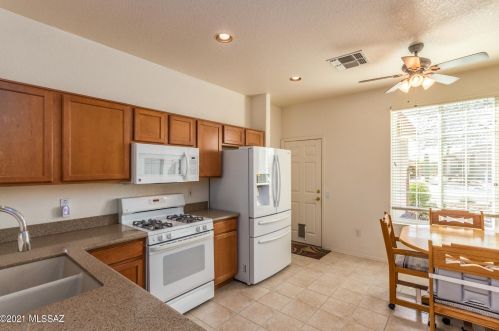7522 Wandering Coyote Dr, Tucson, AZ 85743-5231