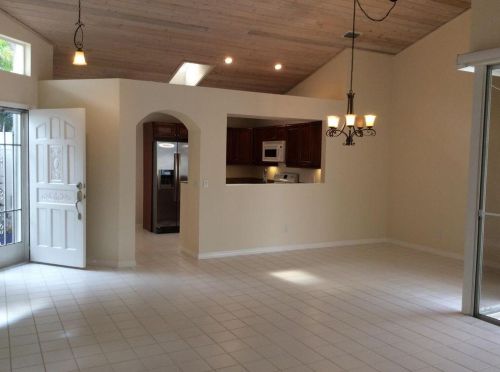 6 Elgin Ln, West Palm Beach, FL 33418-7193