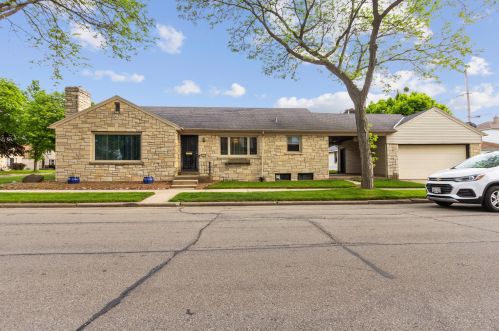 5705 Nash St, Milwaukee, WI 53216-2858