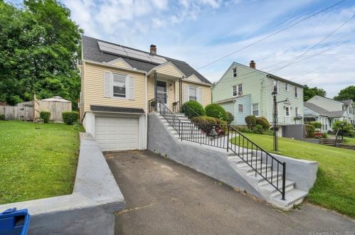 38 Douglas Ave, Waterbury CT  06708-2727 exterior