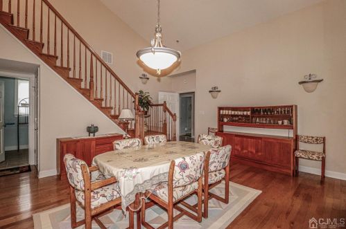 13 Ayers Ct, Metuchen NJ  08840-1172 exterior