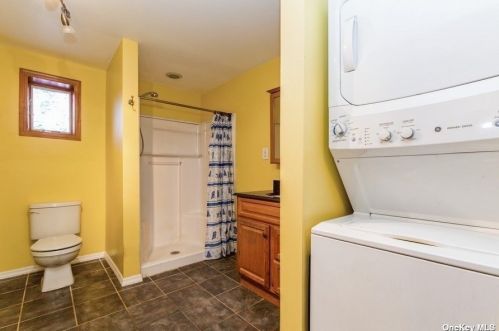 17 10th Rd, Far Rockaway NY  11693-0011 exterior