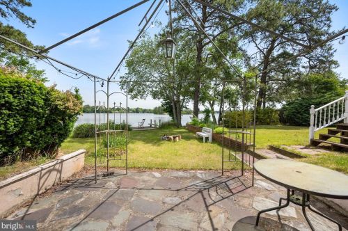 100 Spring Ter, Browns Mills NJ  08015-6502 exterior