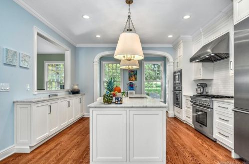 323 Smith Ridge Rd, New Canaan CT  06840-3625 exterior