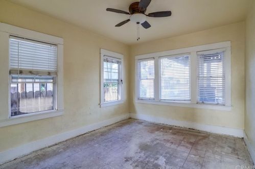 1117 Loma Vis Dr, Long Beach CA 90813-2806 exterior