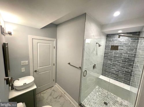 6912 Westlawn Dr, Falls Church VA  22042-2653 exterior