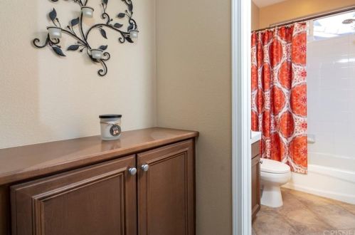 29236 Discovery Ridge Dr, Santa Clarita CA  91390-5761 exterior