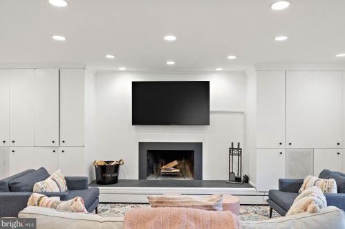 1421 Sugartown Rd, Berwyn PA  19312-1820 exterior