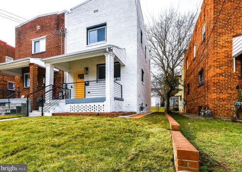 93 55th St, Washington, DC 20019-6565