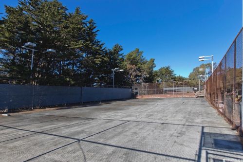 373 Half Moon Ln, Daly City CA  94015-2472 exterior