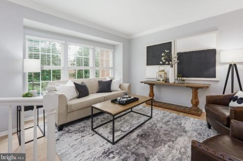 1389 Park Garden Ln, Herndon, VA 20194-1988