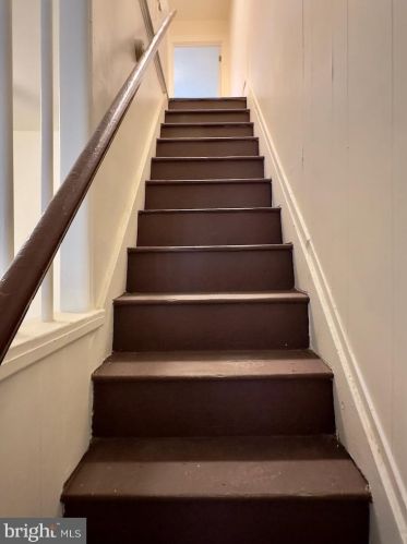 565 Pershing Ave, Lancaster PA  17602-4369 exterior