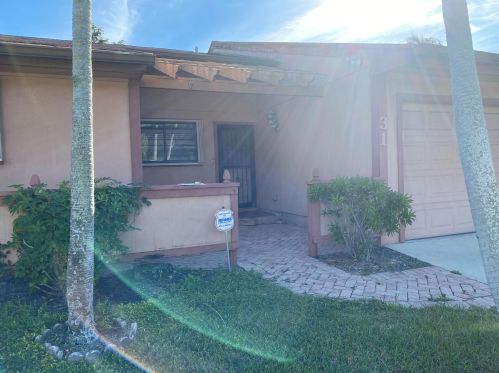 31 Walcott Dr, Boynton Beach, FL 33426-8125