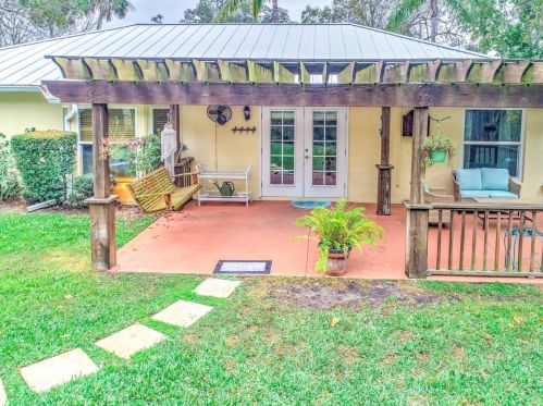 2666 10th Ave, Vero Beach FL  32960-5052 exterior