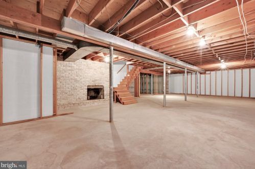 19 Edgehill Rd, Swatara PA  17033-2506 exterior